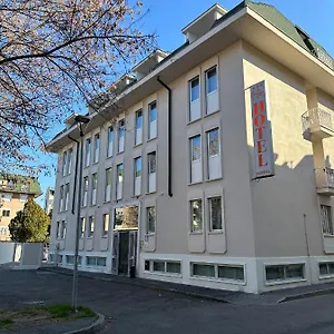 https://hotel-kristall.italymilanhotels.net